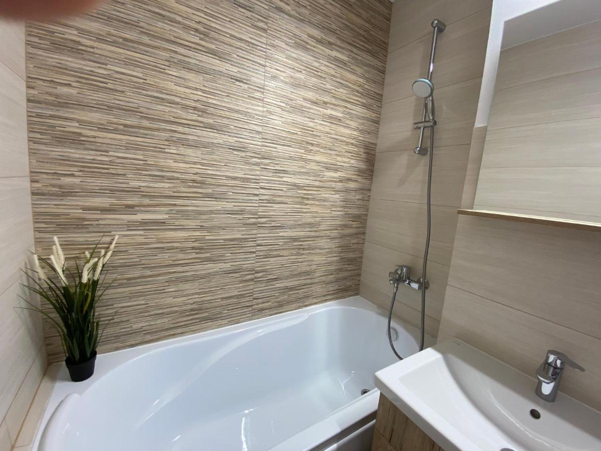 Grove Apartment Buzău Dış mekan fotoğraf